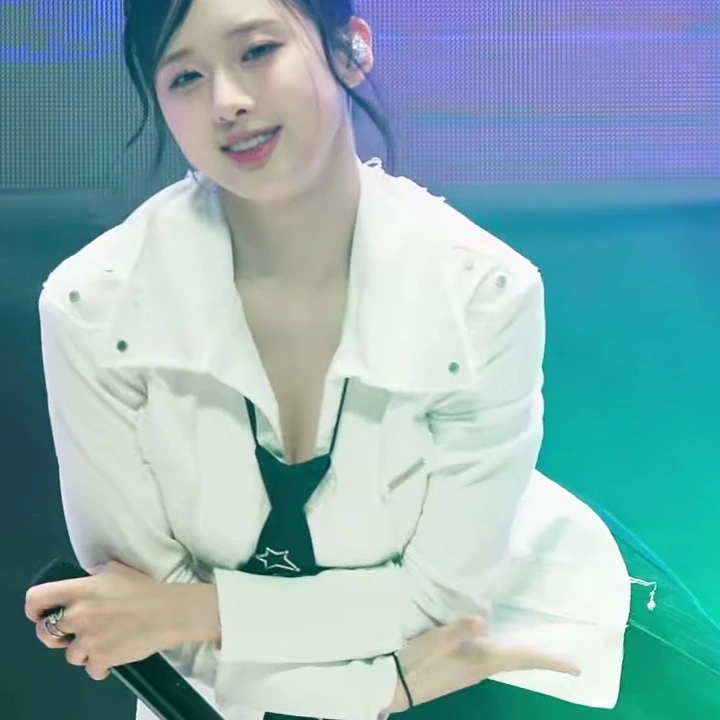 그저 안무가한테 갓마운 라잇썸 안무.gif
