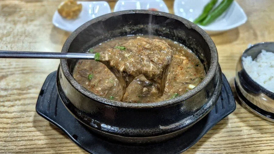 리뷰가 5만개가 넘는다는 제주도 식당....jpg