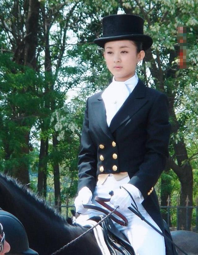 중국 연예계에서 별명이 '자신의 직업에 목숨 걸 여자' 라는 연예인