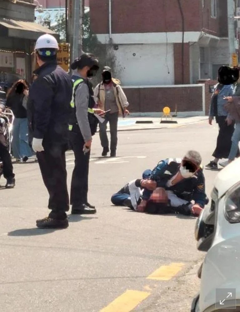 엄청난 여경 .gisa