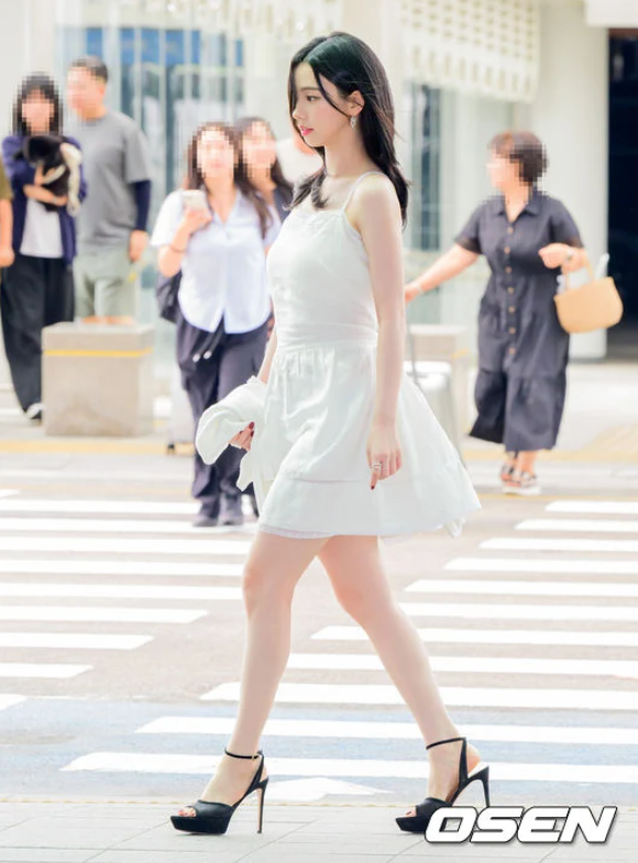 오늘자 카리나.jpg