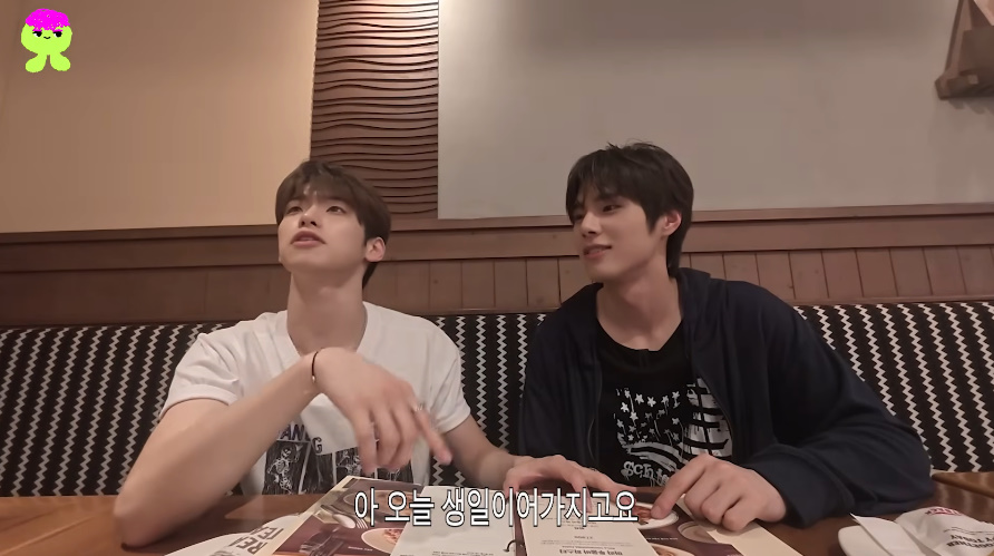 27분동안 내향인 학대하는 아이돌 자컨...jpg