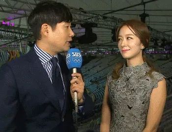 짤] 여자가 잘생긴 남자를 볼 때 나오는 표정