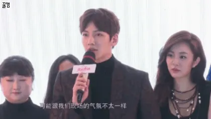 짤] 여자가 잘생긴 남자를 볼 때 나오는 표정