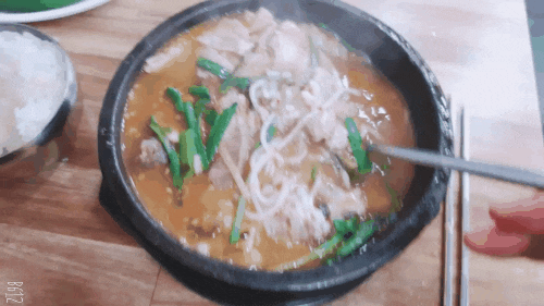 뜨끈한 국밥 한 그릇.gif