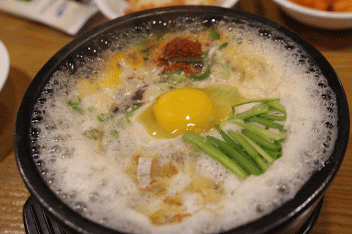 뜨끈한 국밥 한 그릇.gif