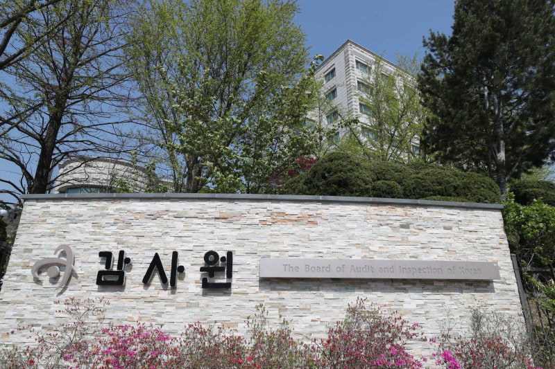 [단독] 文정부 감사한 감사관 육아휴직 막은 감사원