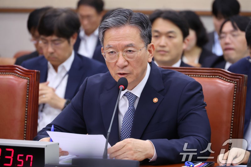 정성호 법무 1년…마약왕 송환·ISDS 승소 성과, 78년만 檢폐지