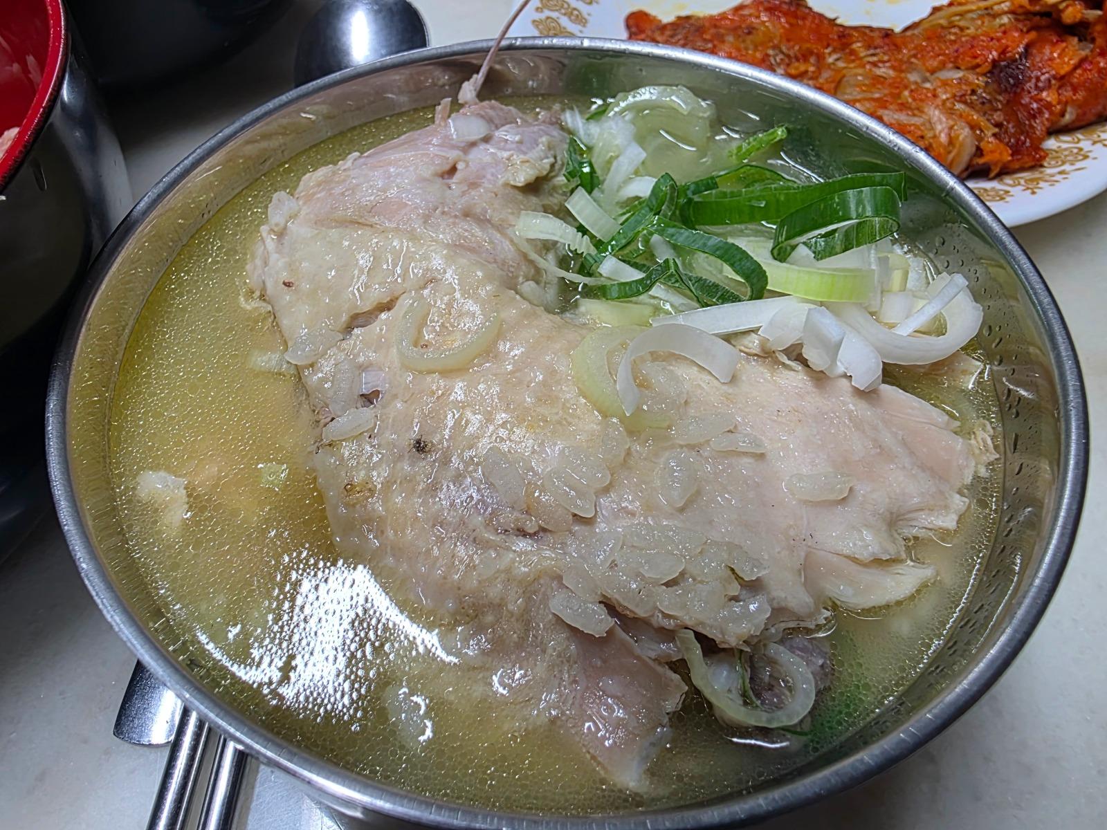 직장에서 3천원씩 걷어서 해먹는 점심 누룽지닭백숙