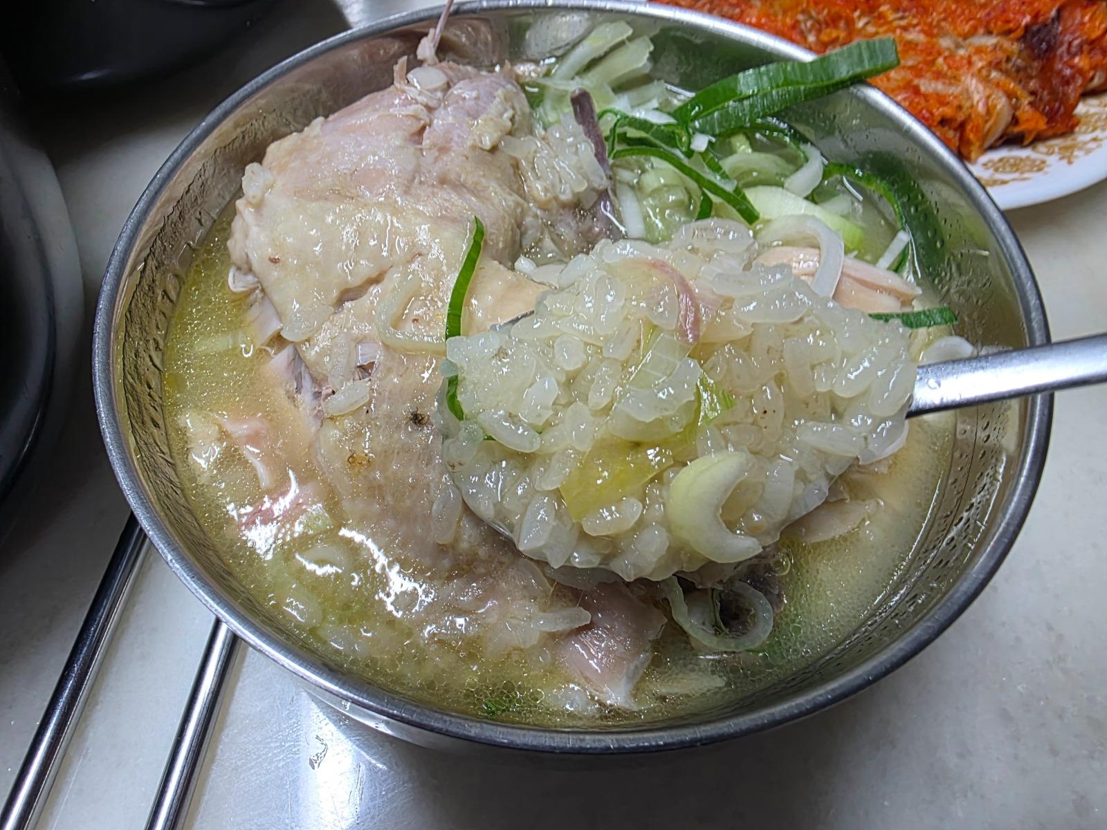직장에서 3천원씩 걷어서 해먹는 점심 누룽지닭백숙