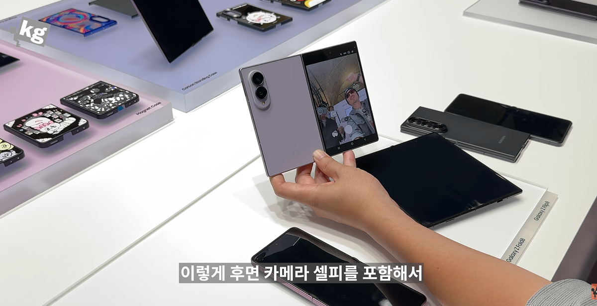 오늘 공개된 갤럭시 폴드8(뚱쭝폴드) + 여권이랑 비교, 사진추가.jpg