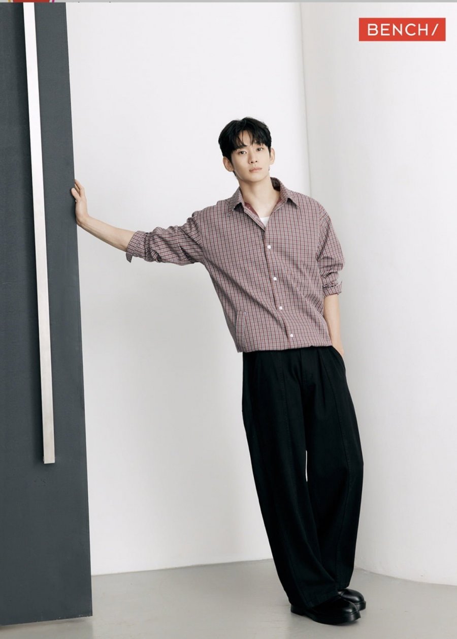 활동재개 배우 김수현, 화보 의류 품절