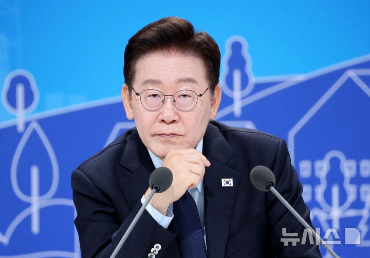 李대통령 “보유세 선진국 수준 가려면 3배 올려야… 정치적 손해 봐도 ‘