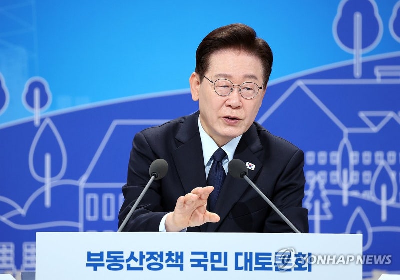 李대통령 “보유세 선진국 수준 가려면 3배 올려야… 정치적 손해 봐도 ‘