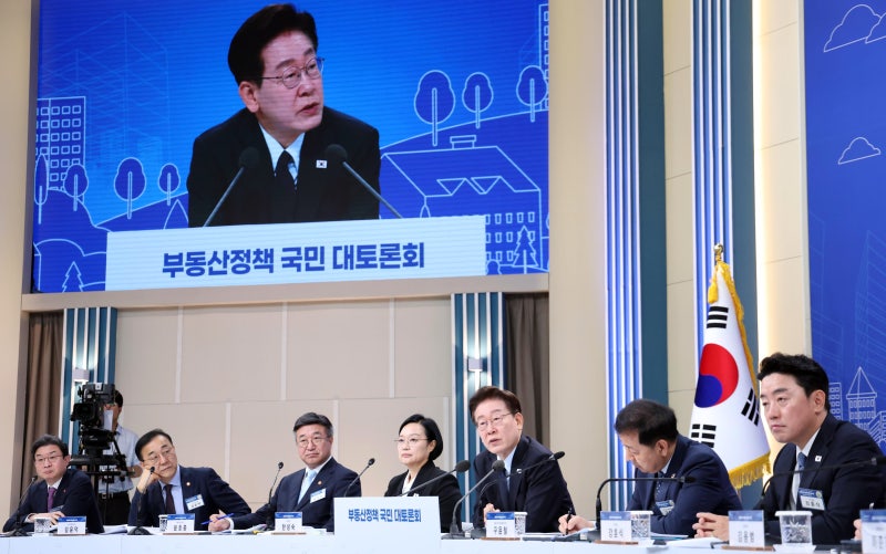 李대통령 “보유세 선진국 수준 가려면 3배 올려야… 정치적 손해 봐도 ‘