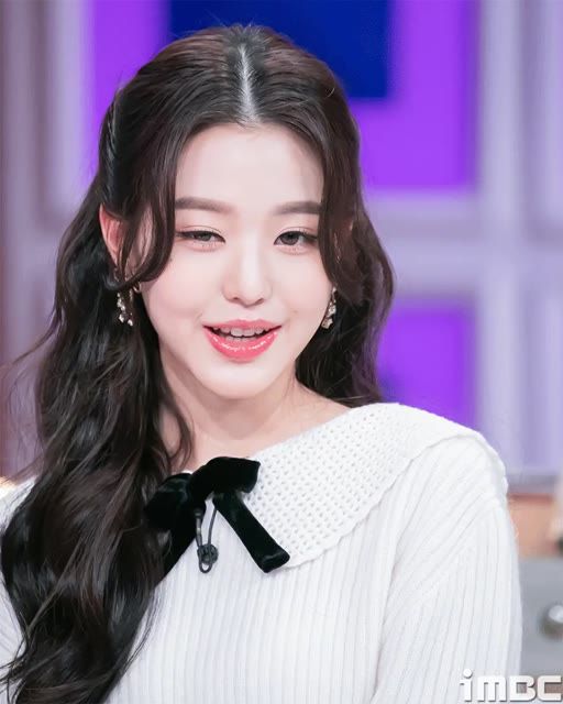 장원영vs 카리나 정말 둘다 이뻐서 우열을 가리기 힘들다