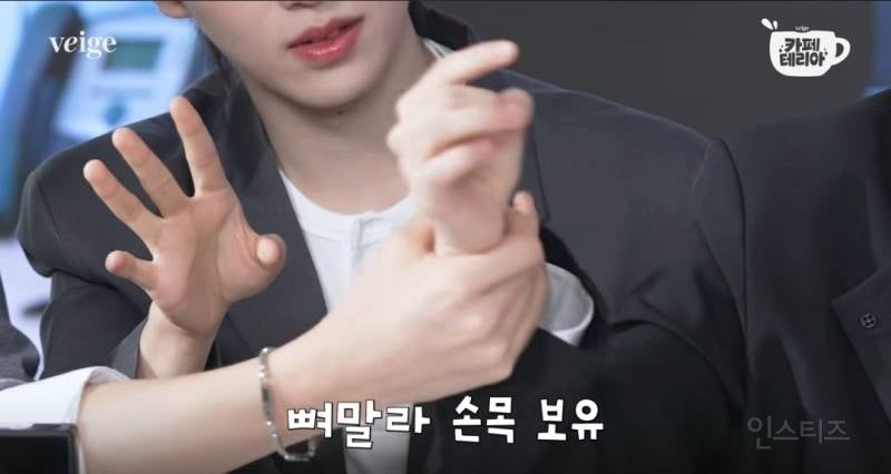 뼈말라 손목인데 힘은 생각보다 쎄다는 아이돌..jpg