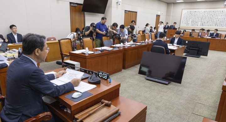 한동훈 “무제한 체포 폭탄” 지적에 민주 ‘긴급체포 검사 승인’ 유지하나