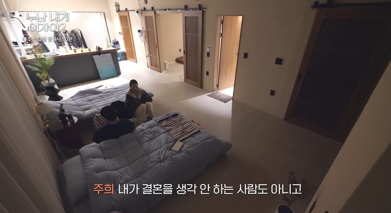 11살 차이나는 커플에서 흔히 볼 수 있는 광경.jpg