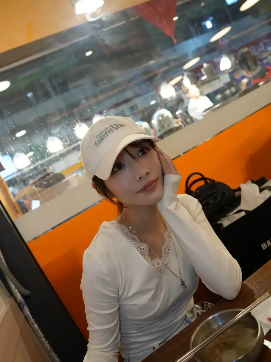 광장시장에 놀러온 일본 여배우.jpg