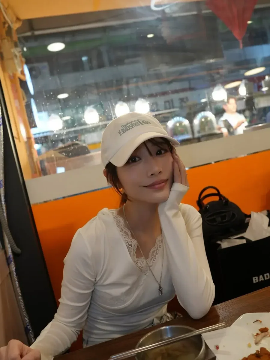 광장시장에 놀러온 일본 여배우.jpg