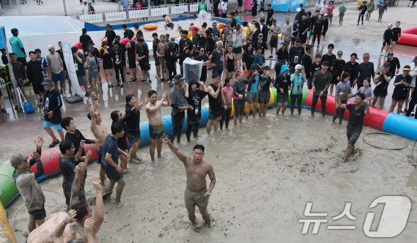 오늘자 보령머드축제 사진 (기사)