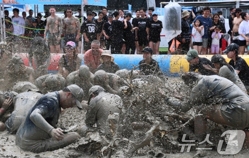 오늘자 보령머드축제 사진 (기사)
