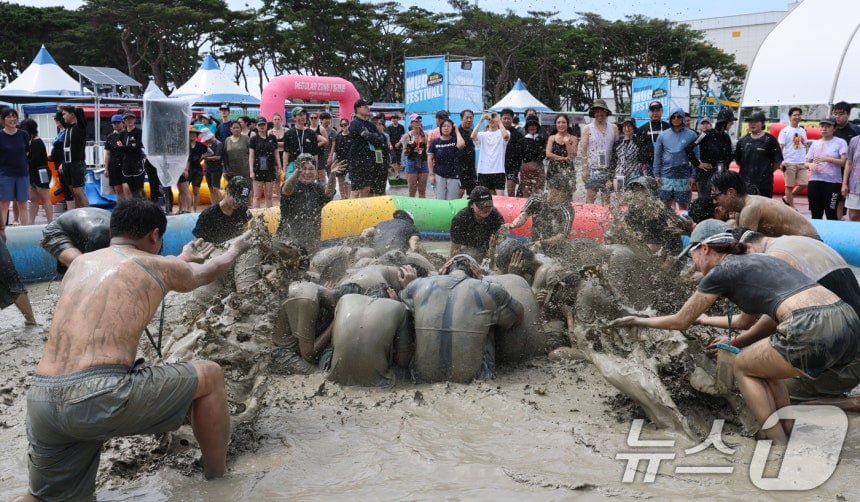 오늘자 보령머드축제 사진 (기사)