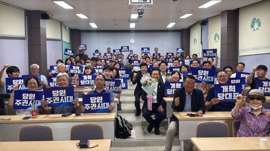 정청래 < 독립운동가 이강우 제헌 국회의원의 딸 이정애 고문님께서 응원차 오셨습니다 >