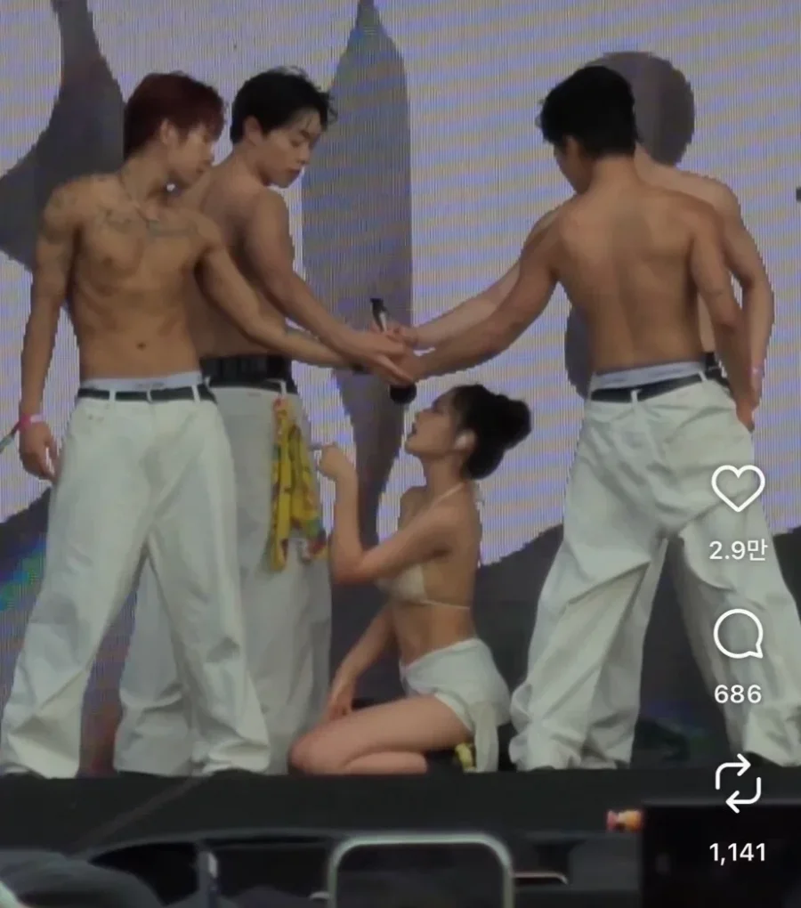 화제의 워터밤 비비 퍼포먼스