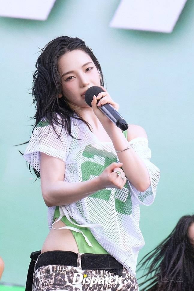오늘자 워터밤 에스파 카리나 기사사진 jpg