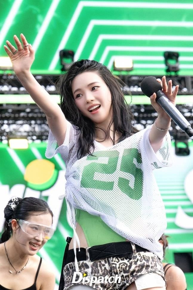 오늘자 워터밤 에스파 카리나 기사사진 jpg