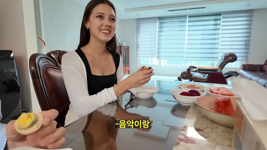 16살 연하 러시아 여친을 부모님께 데려갔더니 결혼?.jpg