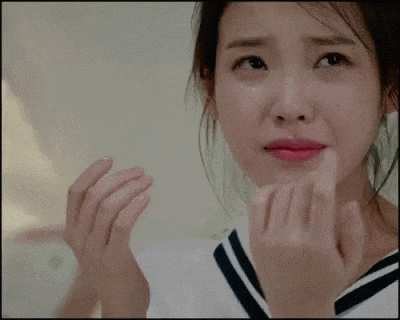 대표 : 어이 김대리. 왜이렇게 울어? 누가보면 사람 죽은줄 알겠어. 일에 집중좀 해