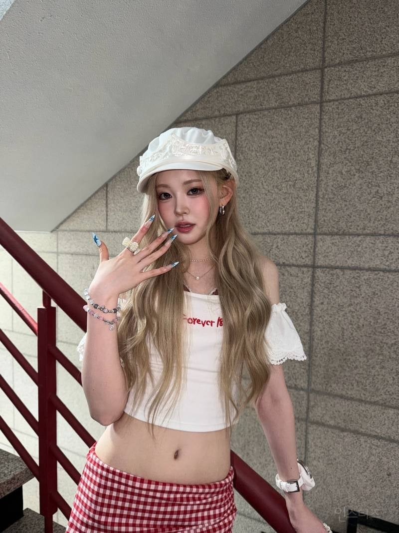 Y3K하더니 진짜 그시절 무대 가져온 여돌.jpg