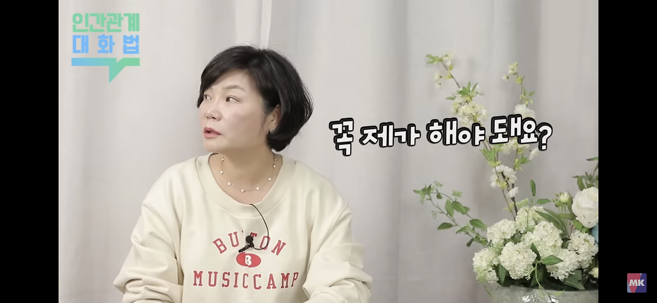 직장에서 친밀함을 과시하면서 누군가를 밀어내는 사람들.jpg