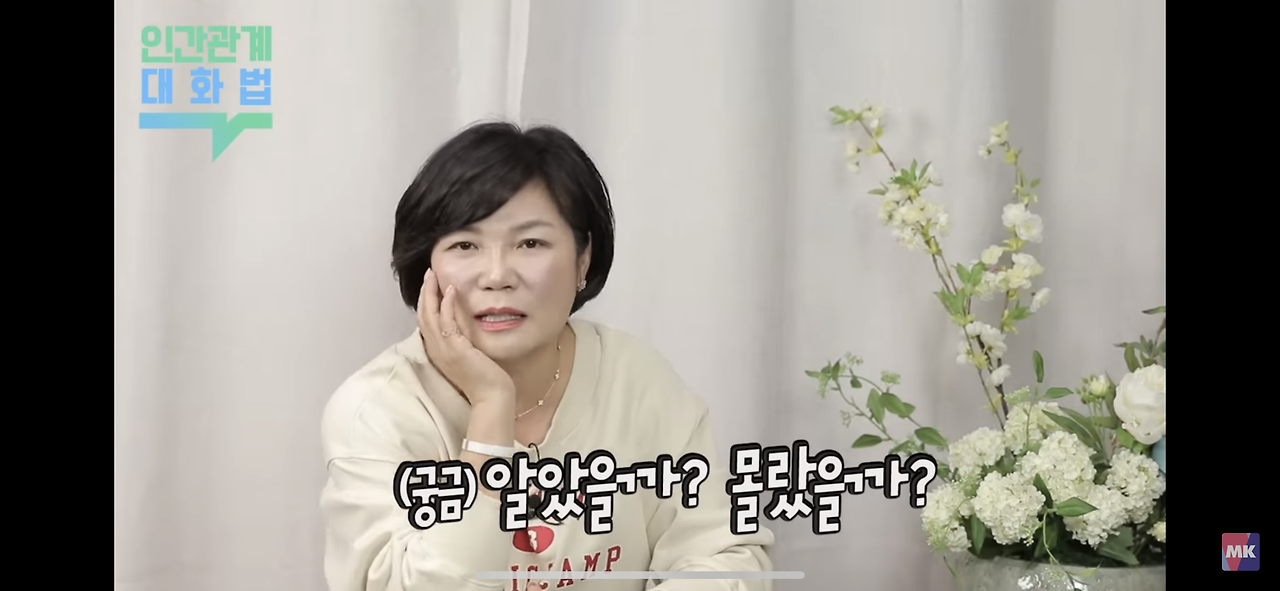 직장에서 친밀함을 과시하면서 누군가를 밀어내는 사람들.jpg