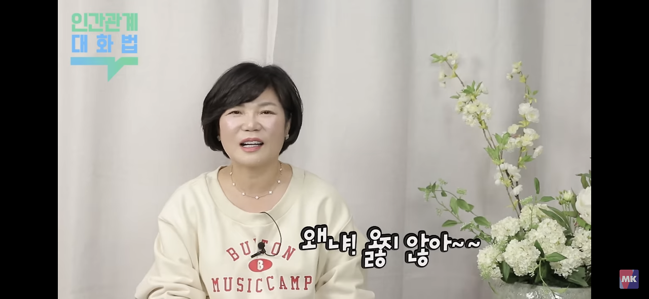 직장에서 친밀함을 과시하면서 누군가를 밀어내는 사람들.jpg