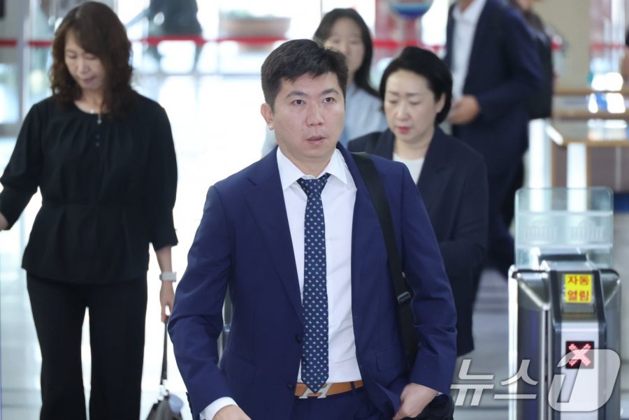 홍명보 오늘 청문회 출석 사진