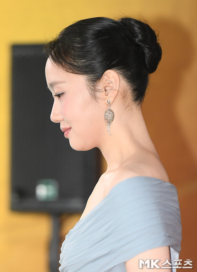 청룡어워즈 김고은.jpg