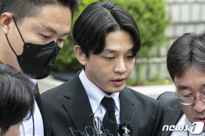 조인성 피셜:염색 안하면 옆머리 전부 새치 (+유아인 외 새치 연예인 모음)