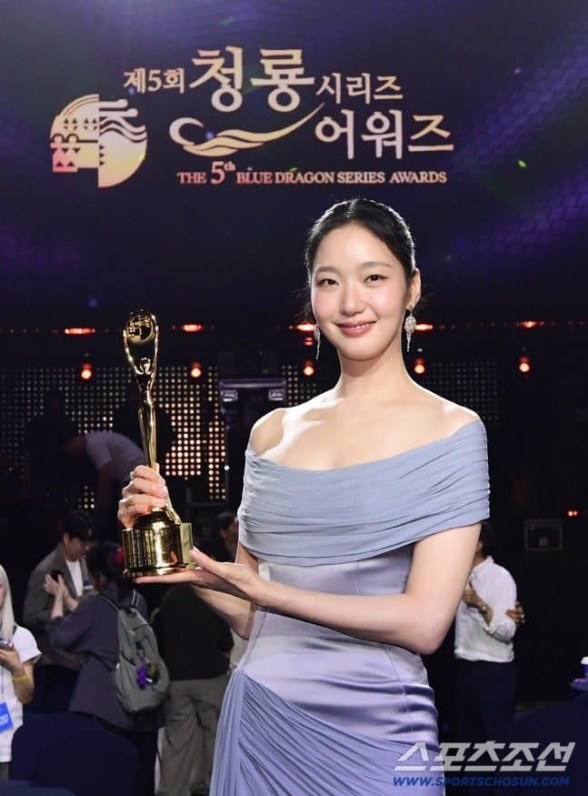 청룡어워즈 대상 김고은 (은중과 상연)