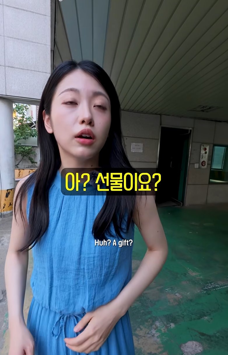 한국여행 온 일본녀 사진 찍어주는 한국남