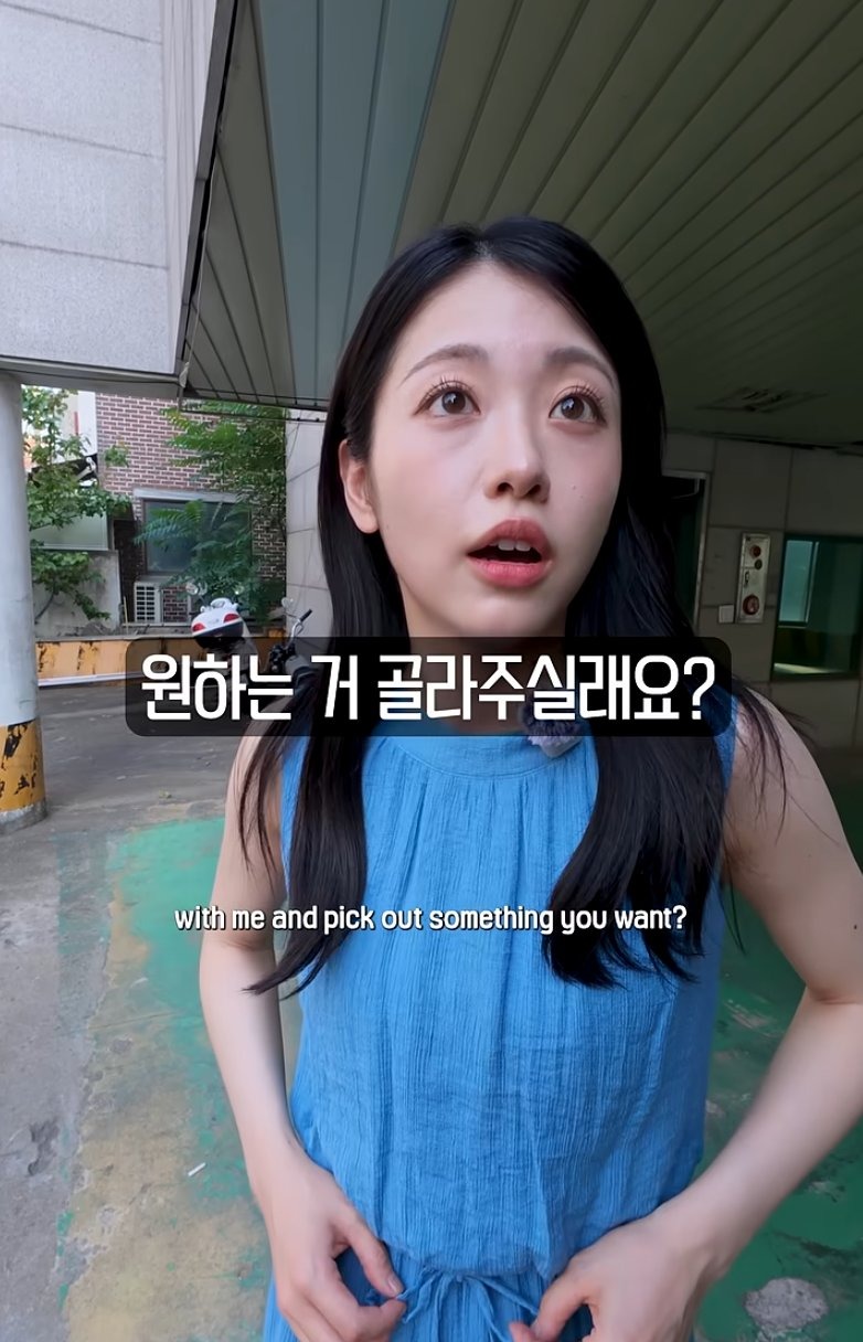 한국여행 온 일본녀 사진 찍어주는 한국남