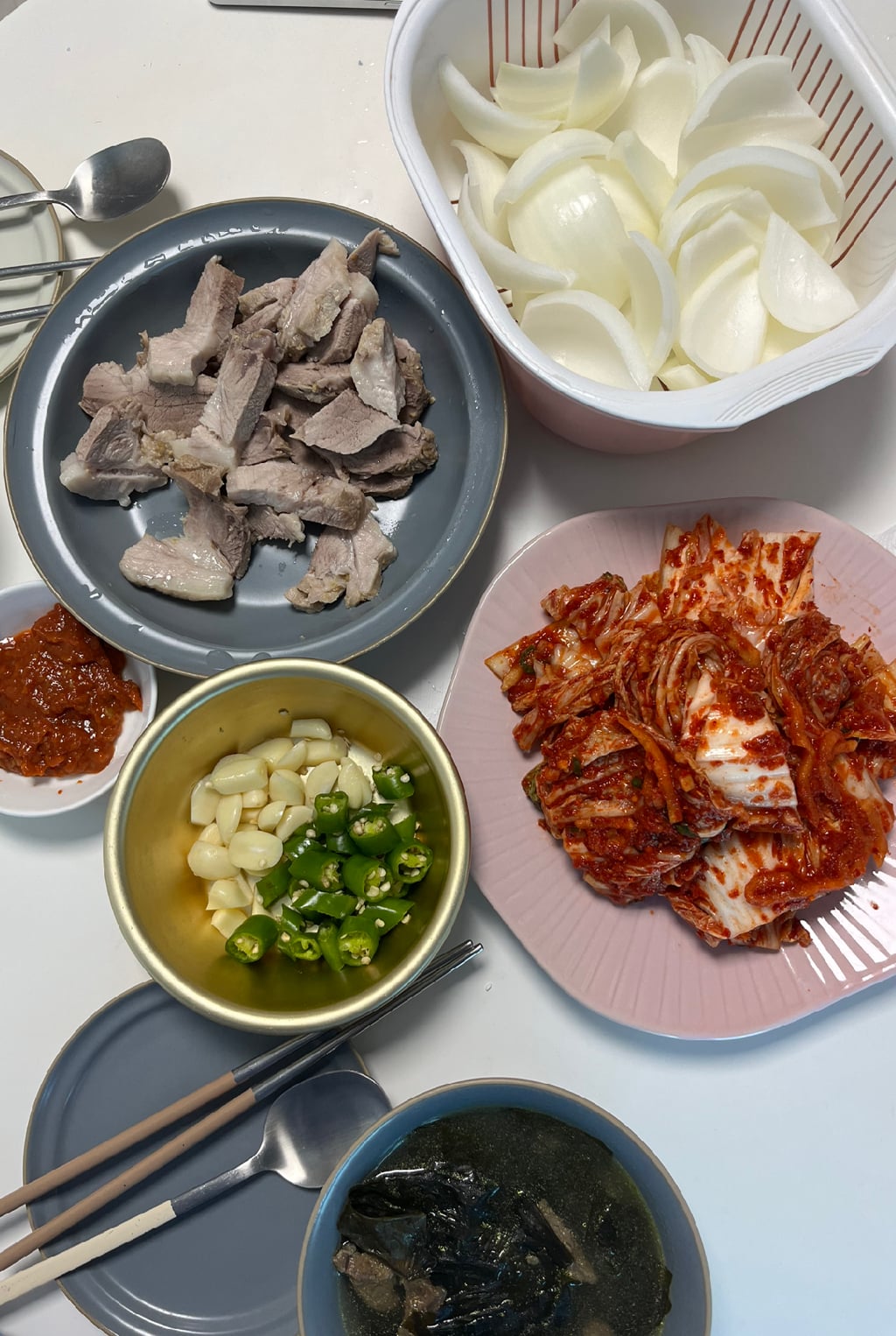 세상에서 소주를 가장 사랑하는 사람의 꽉채운 침샘어택 50장