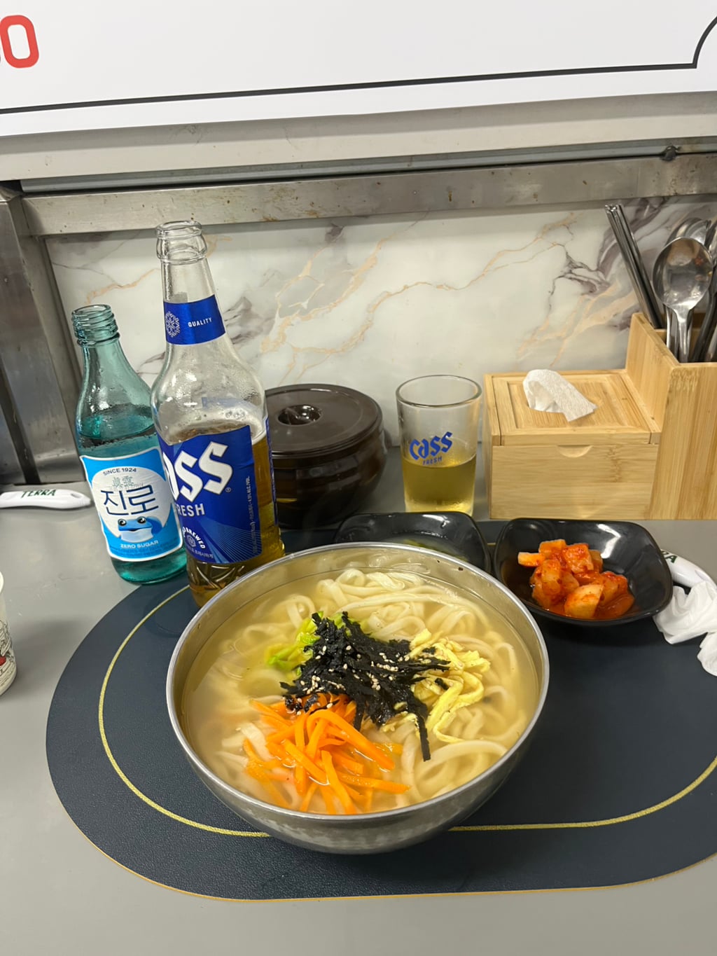세상에서 소주를 가장 사랑하는 사람의 꽉채운 침샘어택 50장