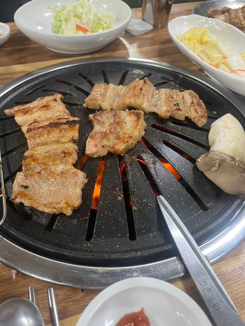 세상에서 소주를 가장 사랑하는 사람의 꽉채운 침샘어택 50장