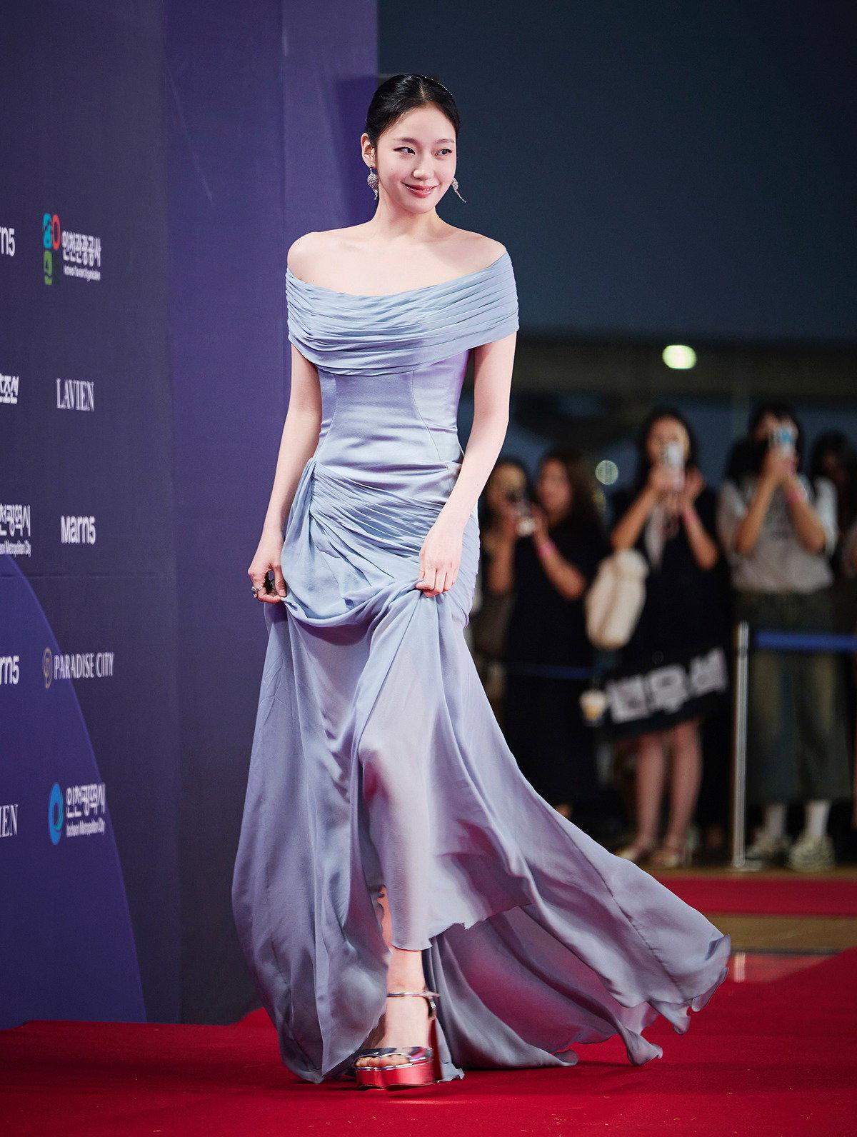 배우 김고은에게 잘어울리는 찰떡드레스하면 갈림...jpgif 👗
