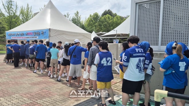 커뮤에서는 이미지 굉장히 안 좋은 흠뻑쇼.jpg