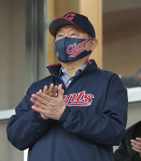 자기 구단 응원하러 간 재벌 총수들.jpg